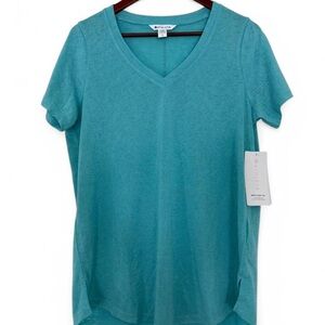 ❗️SOLD❗️ATHLETA BREEZY SCOOP V TEE